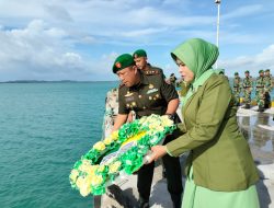 Peringati HUT Korem 161/WS, Kodim Rote Ndao Gelar Upacara Tabur Bunga di Laut
