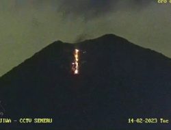 Gunung Semeru Lontarkan Lava Pijar Sejauh 800 Meter, 22 Kali Letusan dan 3 Kali Gempa Hembusan