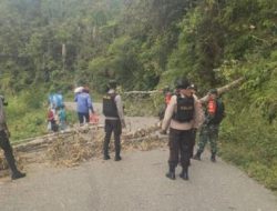 Warga di Tolikara Memalang Jalan Buntut Temuan Tengkorak Perempuan, Suami Korban Dituntut Hukuman Adat