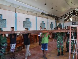 Percepat Renovasi, Kodim Flotim Karya Bakti Bersama Masyarakat di Gereja Stasi St. Hendrikus