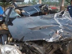 Kecelakaan Maut, Mobil Pebulutangkis Indonesia Ringsek Parah Usai Tabrak Truk