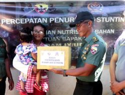 Kasdim Klungkung Serahkan Paket Nutrisi dari Kasad untuk Anak Stunting di Dua Desa