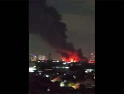 Mencekam! Api Berkobar di Depo Pertamina Plumpang: Ratusan Warga Teriak Berlarian