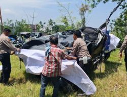 Mobil Dinas Hancur Usai Tabrak Truk, PJ Bupati Aceh Timur Terluka Parah