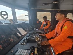 KM Linggar Petak 89 dari Pelabuhan Benoa Denpasar Terbalik Dihantam Ombak, 10 ABK Hilang