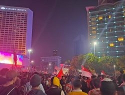 Ribuan Suporter Rayakan Kemenangan Timnas Indonesia di Bundaran HI