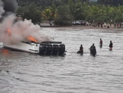 Perahu Motor Bupati Teluk Wondama Papua Barat Terbakar Hebat, 1 Orang Tewas