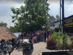 Warga Serbu Rumah Viral Penuh Sampah Milik Dokter Wayan untuk Berswafoto