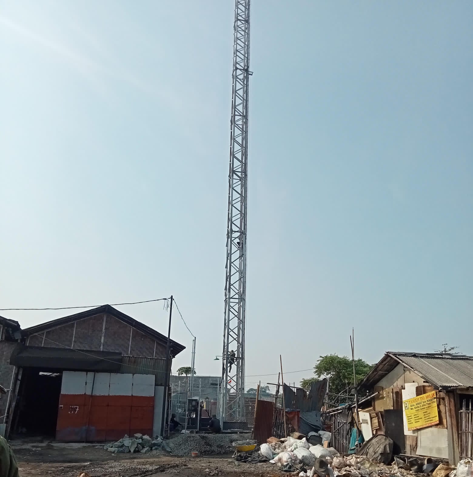 Pembangunan Menara BTS Indosat di Kamal Kalideres Diduga Tak Berizin