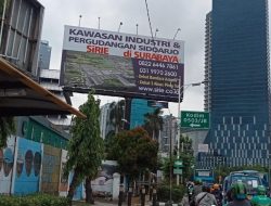 Diduga Ilegal, Papan Reklame Warna Warni Advertising di Halaman Makodim Jakbar Harus Dibongkar