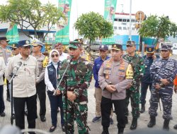 Kasdam IX/Udayana Dampingi Menhub RI, Panglima TNI dan Kapolri Tinjau Pos Pengamanan Terpadu Mudik Lebaran