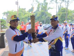 Saat Penyerahan Api Obor, Dr. Nurdin: Kobarkan Semangat untuk Raih yang Terbaik di POPDA XI
