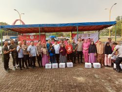 Polres Metro Tangerang Kota Sebar 2.500 Paket Sembako Serentak di 17 Lokasi