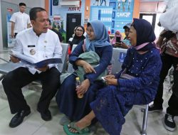 Tinjau Pelayanan Adminduk, Pj Wali Kota Tangerang Sosialisasikan Sobatdukcapil