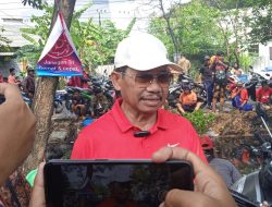 Tebar 2 Ton Ikan Lele di Sepanjang Kali Sipon, Sachrudin: Agar Masyarakat Sadar Jaga Kebersihan