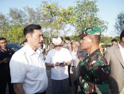 Bersama Menko Marves, Pangdam Mayjen Zamroni Tanam Mangrove