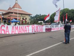 Pelantikan Anggota Dewan, Gedung DPRD Kota Tangerang Digeruduk Warga
