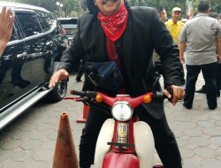Anggota Dewan Nyentrik, Kendarai Motor Butut ke Pelantikan DPRD Kota Tangerang