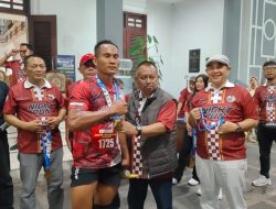 Ketum PWI Pusat Zulmansyah Sekedang Sambut Pelari SIWO PWI Malang Raya Night Run