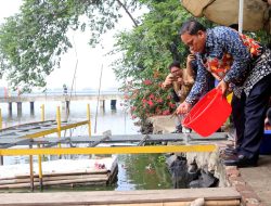 Wujudkan Kota Nyaman dan Layak Huni, Pemkot dan Kejaksaan Lepas Benih Ikan