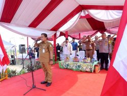 Peringati Sumpah Pemuda Bersama Aktivis Lingkungan, Dr. Nurdin Pimpin Upacara di Saluran Sungai Cisadane