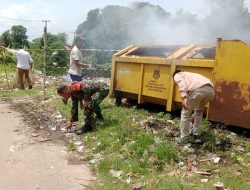 Babinsa Koramil 14/Panongan Gotong Royong Pembersihan Sampah