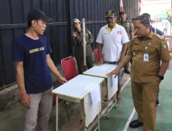 Pastikan Kelancaran Pilkada, Dr. Nurdin Tinjau TPS Rawan Banjir