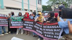 Rakyat Kabupaten Bandung Bersatu saat menggelar demonstrasi pada Senin (2 Desember 2024) di Alun-Alun Kabupaten Bandung. (Dok. Istimewa)