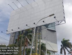 Reklame Ilegal di Jakbar Masih Kokoh Berdiri, Kinerja Satpol PP DKI Jakarta Dipertanyakan