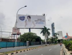 Satpol PP Jadi Pelindung atau Penegak Hukum? Reklame Ilegal di Jakarta Selatan Terus Menjamur