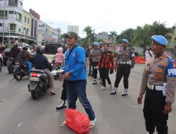 Jalin Sinergitas, Polres Metro Tangerang Kota, BEM dan OKP Bagikan Ratusan Takjil ke Masyarakat