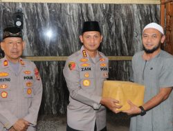 Kapolres Tangerang Kota Serahkan Wakaf Al-Qur’an, Minta Remaja Belajar Agama dan Berkegiatan Positif di Masjid
