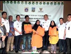 Wali Kota Jakarta Pusat, Arifin Resmikan Program Bedah Rumah Dhuafa di Kelurahan Bungur