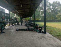 Prajurit Korem 052/Wkr Asah Kemampuan Menembak