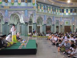 Tutup Festival Al-A’zhom,  Wali dan Wakil Wali Kota  Subuh Berjamaah, Santunan Anak Yatim dan Jalan Sarungan Bareng Warga 