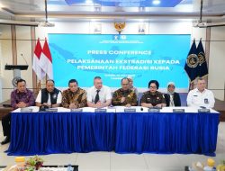 Kemenkum Serahkan Alexander Vladimirovich Zverev Dalam Rangka Ekstradisi Pertama dengan Rusia