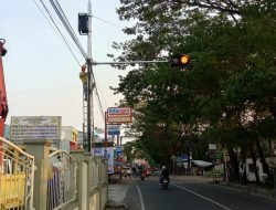 Inovasi Infrastruktur Lalu Lintas, Dishub Kota Tangerang Pasang Warning Light Tenaga Surya