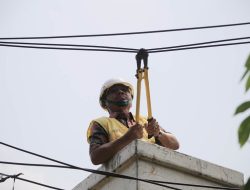 Pemkot Tangerang Mulai Lakukan Penertiban Kabel Udara di Jalan Lio Baru Batuceper