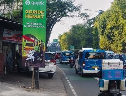 Umbul-Umbul Liar Cemari Jalan Dr. Satrio Jaksel, Pemprov DKI Diminta Bertindak Tegas
