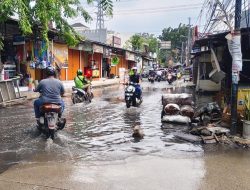 Genangan Air di Pakuwon Cengkareng Meluas, Warga Desak Pemkot Bongkar Kios di Atas Saluran Air