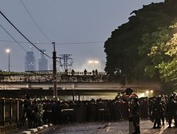 Dua Momentum di Ibu Kota: Istana Gelar Penganugerahan, DPR Jadi Pusat Aksi Massa