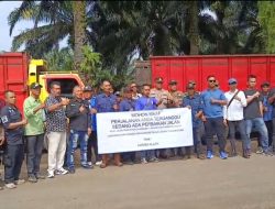 Warga Sukabumi Geruduk Ketimpangan: Perbaiki Jalan Proyek Nasional Secara Swadaya