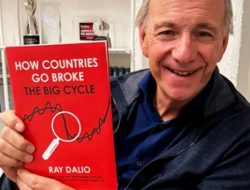 Prabowo Anugerahkan Bintang Tanda Jasa Utama untuk Miliarder AS Ray Dalio