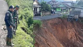 Warga Cisarua Keluhkan Jalan Longsor Tak Kunjung Diperbaiki Sejak 2024