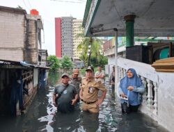 Banjir Rendam Tiga RT di Cengkareng, Pemerintah Kelurahan Kedaung Kaliangke Salurkan Bantuan Makanan