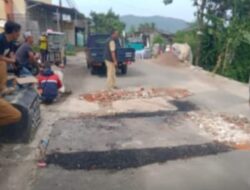 Hujan Deras Picu Jalan Amblas di Gunungguruh, Dinas PU Sukabumi Lakukan Penanganan Darurat