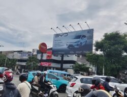 Tak Terdaftar di Database Perizinan, Reklame Tiang Tunggal di Jakarta Barat Picu Kecurigaan Publik