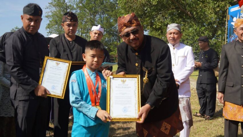Momentum Hardiknas, Bupati Sukabumi Dorong SDM Unggul Lewat Beasiswa