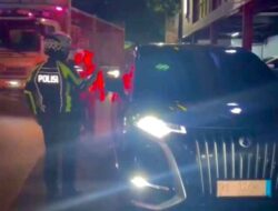 Satlantas Polresta Tangerang Tindak Mobil Gunakan TNKB Tak Sesuai Ketentuan di Cikupa